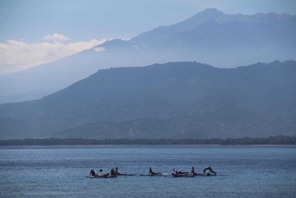 Star Bar And Bungalows Gili Air Exterior foto
